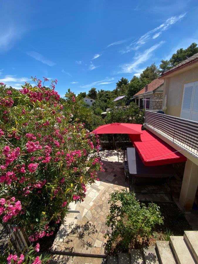 Dvije Palme * Jelsa (Hvar)
